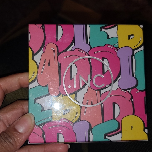 Inc.redible Baddie's Got the Gold Highlighter - Picture 2 of 2